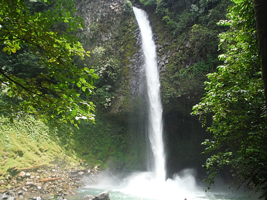 Hear the roar and feel the mist of this beautiful waterfall. Costa Rican Family Adventure Image: La Fortuna Waterfall.