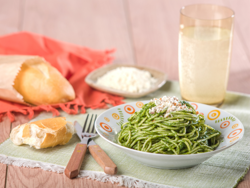 Mmm...Peruvian pasta! Eat In Peru Image: A bowl of noodles in a green sauce.