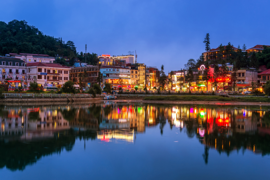 Sapa's changing times remind us to find beauty in everything. Is Sapa Worth Visiting Image: City lights surround the edge of the lake and are reflected in its waters.