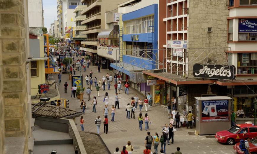 Do be mindful of the fact that crooks love crowds. Is It Safe to Travel in Costa Rica Image: People and vehicles roam around San José's busy downtown.