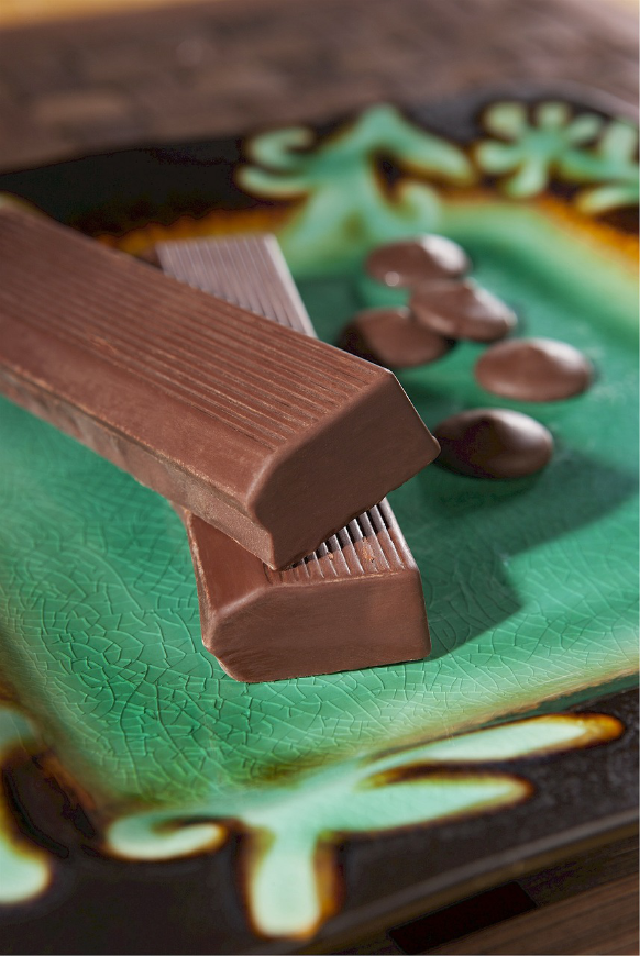 Fine Peruvian chocolate is a versatile gift—purchase a solid bar, or make hot chocolate, cookies, cake...the list of deliciousness goes on. Peru Souvenir Image: Nibs, and two bars of Fortunato number 4 chocolate from Peru should be on every Peruvian souvenirs list.